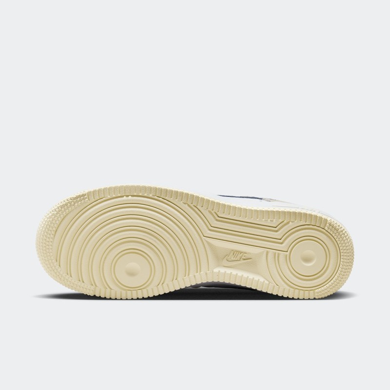 Nike air force sales 1 tan bottom